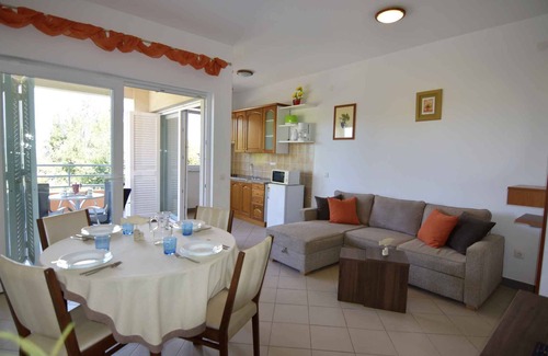 Dajla Apartment | Holiday apartment 150 m from the beach with barbecue and wifi