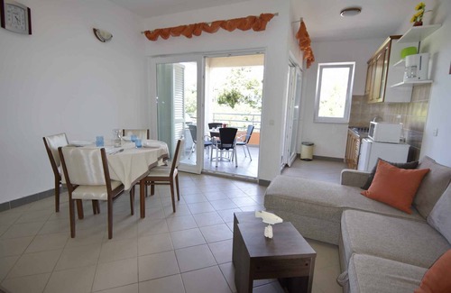 Dajla Apartment | Holiday apartment 150 m from the beach with barbecue and wifi
