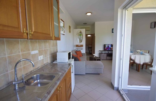 Dajla Apartment | Holiday apartment 150 m from the beach with barbecue and wifi