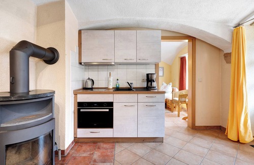 Hohnstein Apartment | Holiday Apartment '2' with Shared Terrace, Shared Garden and Wi-Fi