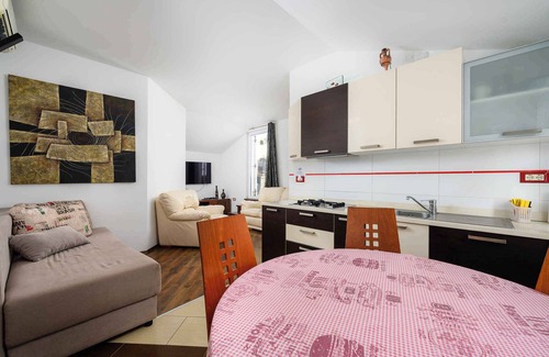 Katoro Apartment | Holiday apartment 200 m from the beach