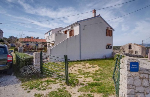 Sveti Jakov Apartment | Holiday apartment air conditioning and Internet in a quiet location