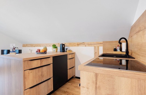 Teisendorf Apartment | Holiday Apartment 'Am Teisenberg' with Private Garden, Balcony and Wi-Fi