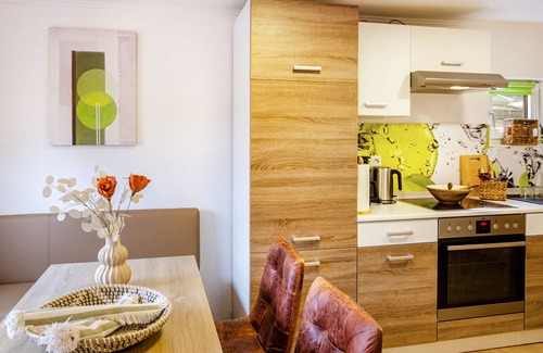 Wiesmoor Apartment | Holiday Apartment "Am Golfplatz" with Private Terrace