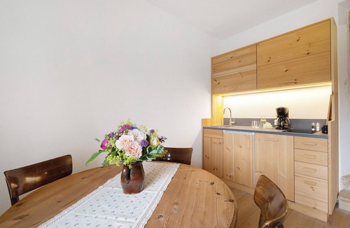 Pfalzen Apartment | Holiday Apartment 'Ansitz Baumannhof Mitte' with Mountain View, Shared Garden and Wi-Fi