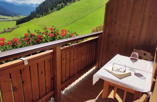 Valle di Casies Apartment | Holiday Apartment 'Ausserharmerhof Himmelreich' with Mountain View, Shared Garden and Wi-Fi