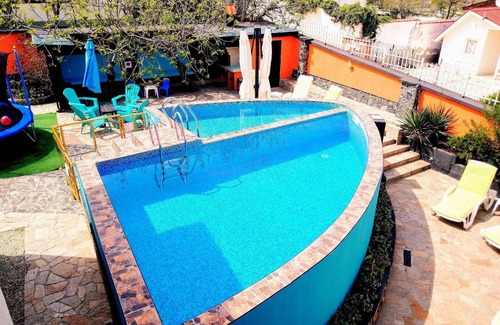Chernomorets Apartment | Holiday apartment Chernomorets for 1 - 5 persons with 2 bedrooms - Row house