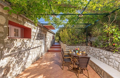 Brsecine Apartment | Holiday apartment Brsecine for 1 - 6 persons with 2 bedrooms - Holiday apartment