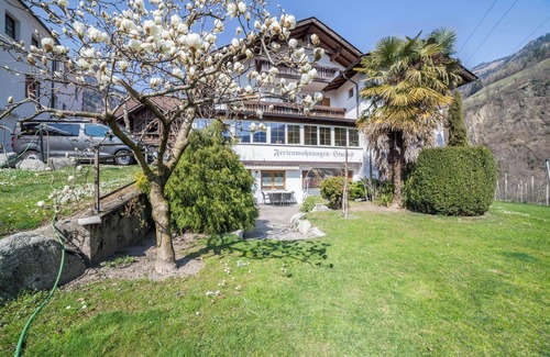 Saltusio Apartment | Holiday Apartment 'Camping Passeier Apfelblüte' with Sauna, Mountain View, Garden & Wi-Fi