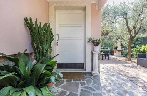 Arco Apartment | Holiday Apartment 'Casa Zanoni' with Lake View, Shared Garden, Balcony & Wi-Fi