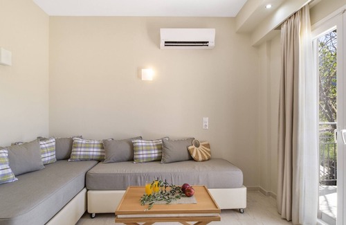 Vassiliki Apartment | Holiday Apartment 'Cosmos 2' close to the Beach with Shared Terrace & Wi-Fi