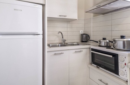 Vassiliki Apartment | Holiday Apartment 'Cosmos 4' close to the Beach with Shared Terrace & Wi-Fi