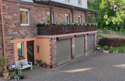 Melsungen Apartment | Holiday Apartment "Die Raspel" with Balcony & Wi-Fi
