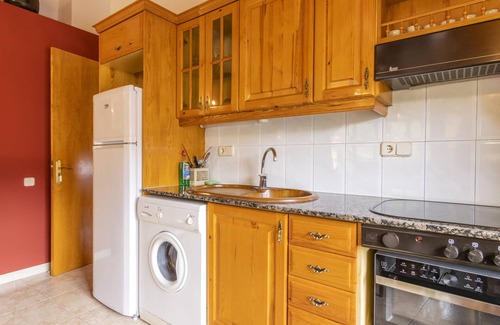 Les Iglesies Apartment | Holiday Apartment "Casa Batlle Ginebro" with Mountain View & Wi-Fi