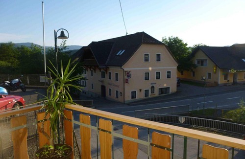 Lavamuend Apartment | Holiday apartment Ettendorf for 1 - 5 persons with 2 bedrooms - Twin house