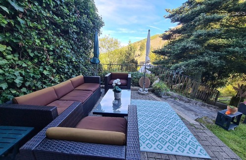 Berlar Apartment | Holiday Apartment Gartenblick 50sqm with Terrace, Garden, Fireplace and Open Kitchen with Counter