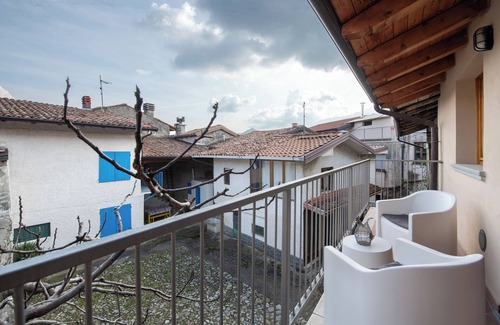 Esmate Apartment | Holiday Apartment "Gelsomino" with Balcony & Wi-Fi