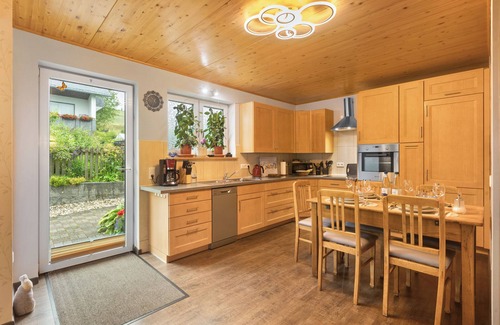 Heinrichsdorf Apartment | Holiday Apartment 'Haus Luise' Accessible, with Mountain View and Shared Terrace