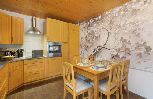 Heinrichsdorf Apartment | Holiday Apartment 'Haus Luise' Accessible, with Mountain View and Shared Terrace