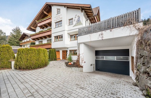 Valle San Silvestro Apartment | Holiday Apartment "Haus zur Vogelweide App 4" with Mountain View, Balconies & Wi-Fi