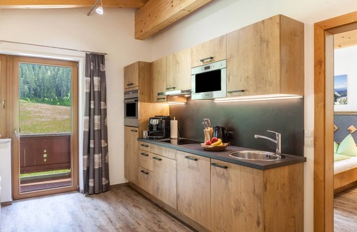 Madseit Apartment | Holiday Apartment 'Haus Marchegg - Steinbock' with Mountain View, Balcony and Wi-Fi