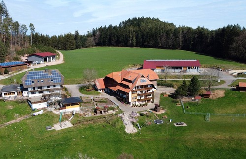 Elzach Apartment | Holiday Apartment 'Herrschaftssitz' with Shared Terrace, Shared Garden and Wi-Fi