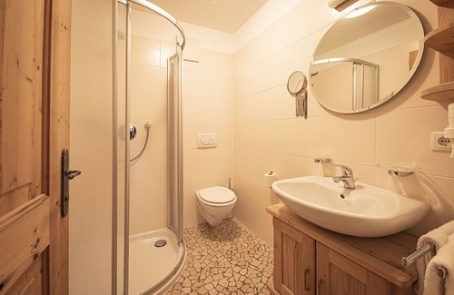 Campo Tures Apartment | Holiday Apartment "Himmelschlüssel" with Mountain View, 2 Private Terraces & Wi-Fi