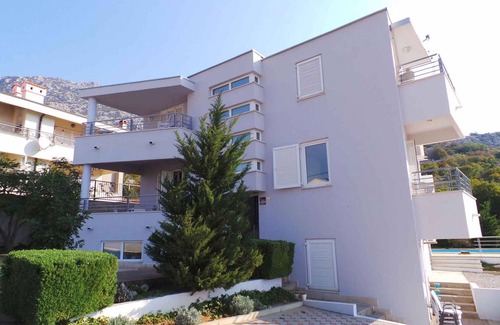 Ribarica Apartment | Holiday apartment with pool use and air conditioning