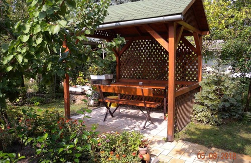 Balatonboglar Apartment | Holiday apartment with garden pavilion in the middle