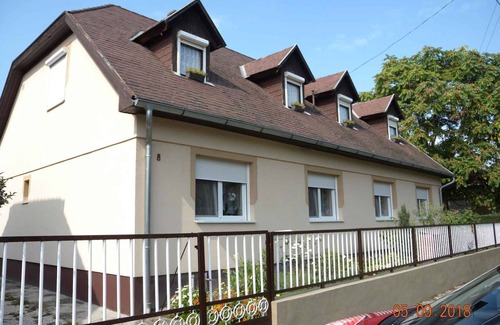 Balatonboglar Apartment | Holiday apartment with garden pavilion in the middle