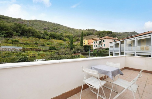 Finale Pia Apartment | Holiday Apartment "Maison Noris" with Mountain View, Balcony & Wi-Fi