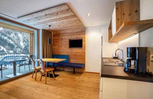 San Giacomo Apartment | Holiday Apartment "Stoana 3-5" with Relaxing Wellness Area