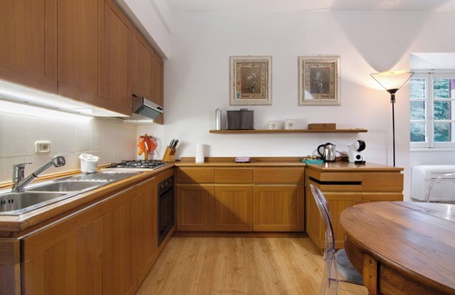 Tremezzina Apartment | Holiday Apartment "La Contessa" with Private Garden, Wi-Fi & Air Conditioning