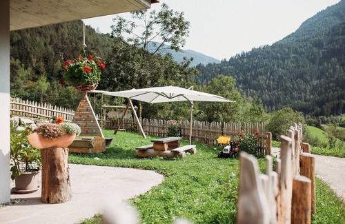 Luson Apartment | Holiday Apartment “Lahnbach Großkarneid” in Beautiful Scenery with Mountain View