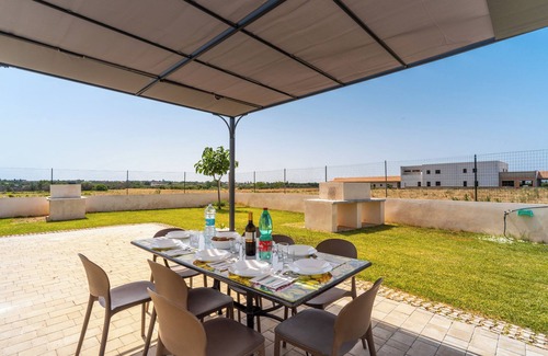 Galatone Apartment | Holiday Apartment 'Le Scuderie 11' with Shared Pool, Shared Garden & Wi-Fi