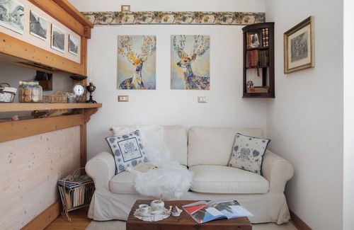 Teglio Apartment | Holiday Apartment "Mantaula" with Mountain View, Shared Terrace & Wi-Fi