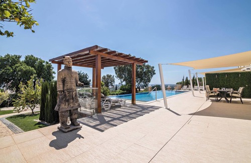 Cerro do Mocho Apartment | Holiday Apartment Mel de Flor with Sea View, Shared Infinity Pool, Communal Garden & Wi-Fi
