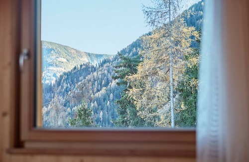 Sarentino Apartment | Holiday Apartment Mittnackerhof Kamille with Mountain View, Balcony & Wi-Fi
