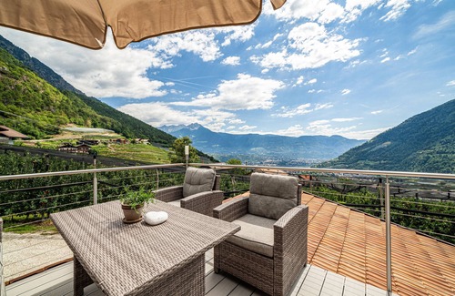 Lagundo Apartment | Holiday Apartment Rasnerhof - Tschigat with Mountain View, Balcony & Wi-Fi