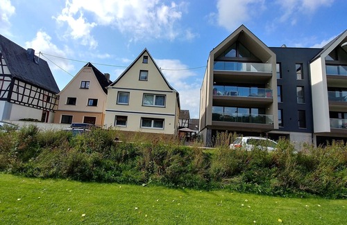 Neuendorf Apartment | Holiday Apartment 'Rheinblick Apartment 3' with Shared Terrace and Wi-Fi