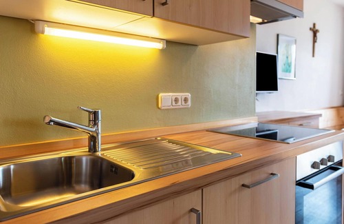 Albions Apartment | Holiday Apartment “Schlern Winklerhof” with Mountain View, Garden & Wi-Fi