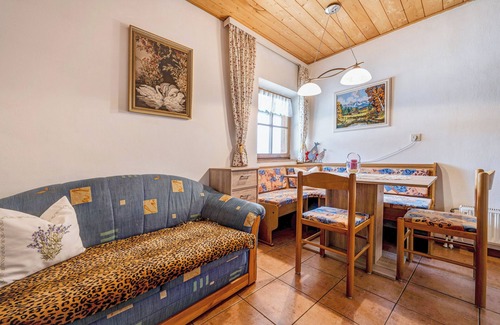 Spinga Apartment | Holiday Apartment 'Schwalbennest' with Mountain View, Wi-Fi, Balcony and Garden