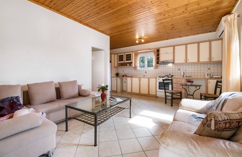 Agios Ioannis Apartment | Holiday Apartment "Virginia" with Mountain View, Shared Terrace & Wi-Fi