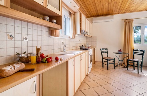 Agios Ioannis Apartment | Holiday Apartment "Virginia" with Mountain View, Shared Terrace & Wi-Fi