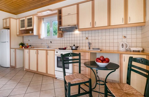 Agios Ioannis Apartment | Holiday Apartment "Virginia" with Mountain View, Shared Terrace & Wi-Fi