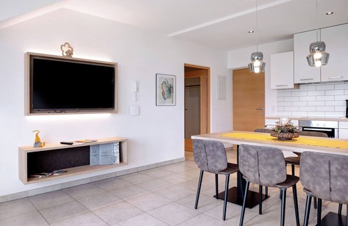 Berg/Monte Apartment | Holiday Apartment "Weingut Lahn zu Eppan Schlern" with Mountain View, Balcony and Wi-Fi