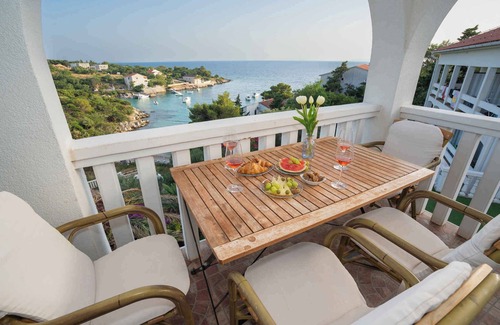 Potocnica Apartment | Holiday apartment with pool area and air conditioning