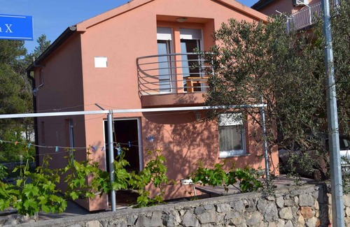Srima Apartment | Holiday apartment with air conditioning and Internet access
