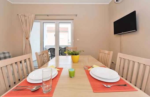 Srima Apartment | Holiday apartment with air conditioning and internet
