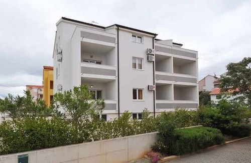 Srima Apartment | Holiday apartment with air conditioning and internet